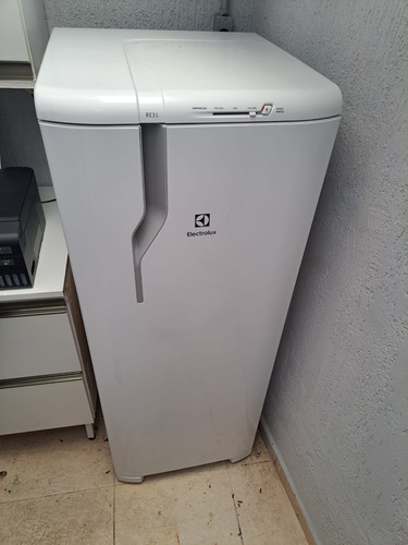 Refrigerador Electrolux Re31 Branca 240l 127v Cor Branco