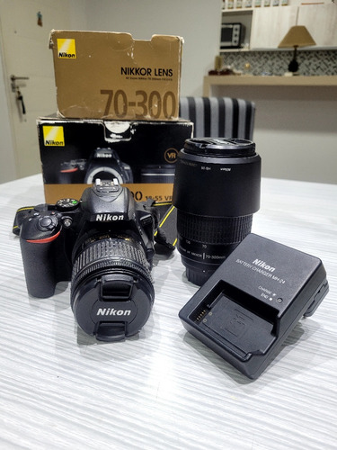 Nikon D5600 Lente 18-55 + Lente 70-300 (poco Uso)
