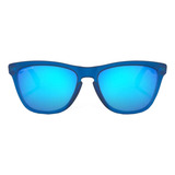 Óculos De Sol Oakley Frogskins Mix Standard Armação De O Matter Cor Matte Translucent Sapphire, Lente Sapphire De Plutonite Prizm, Haste Matte Translucent Sapphire/grey De Aço Inoxidável - Oo9428