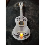 Guitarra Coco Disney Con Luz Y Sonido (de Uso) Con Detalle