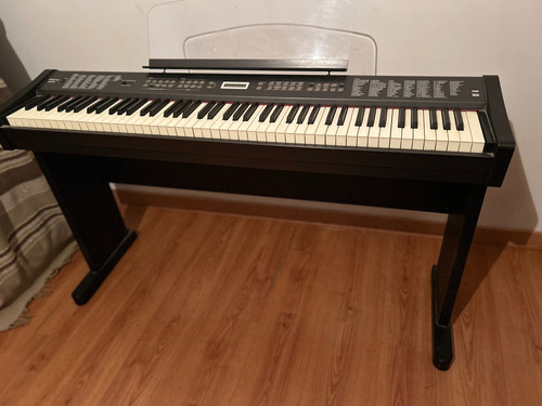 Piano Electrónico Ringway Pdp300 C/mueble 88 Teclas Con Peso