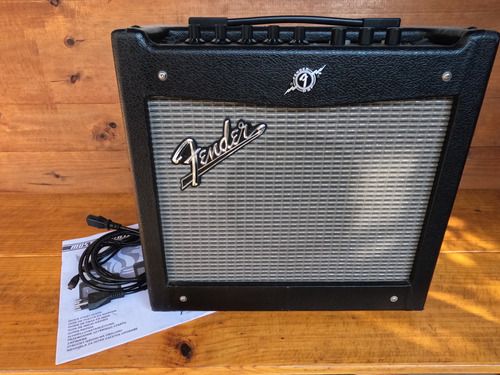 Amplificador Fender Mustang I (v.2)