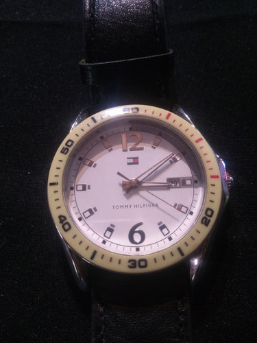 Reloj Tommy Hilfiger Calendario Marfil 40mm