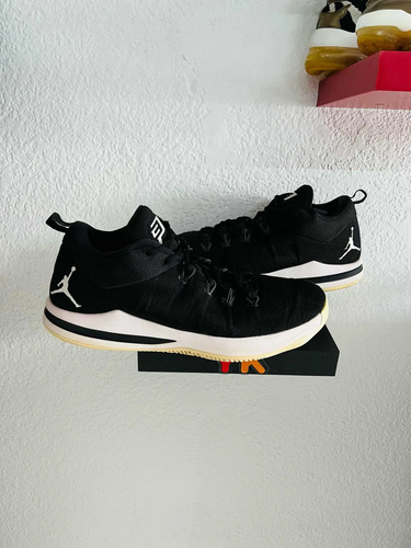 Tenis Jordan Talla #35 Cm O 17 Usa