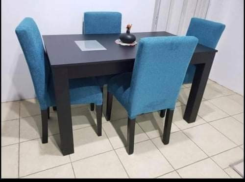 Juego De Comedor, Mesa Ext + 4 Sillas Vestidas En Chenille