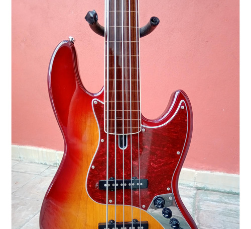 Sire V7 Fretless