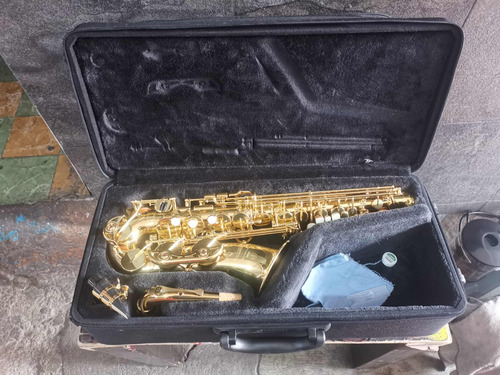 Saxofón Alto Yamaha Yas-480 En Estuche Impecable Semi Pro