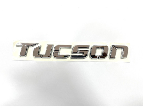 Emblema Tucson Cromado ( Incluye Adhesivo 3m) Foto 2