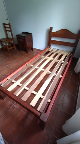 Cama Genérica De Algarrobo De 1 Plaza.