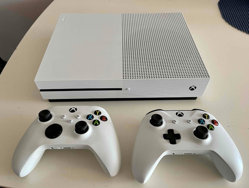 Microsoft Xbox One S 1tb + Control Extra + 12 Meses Gamepass