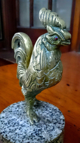 Gallo Sobre Mármol En Bronce