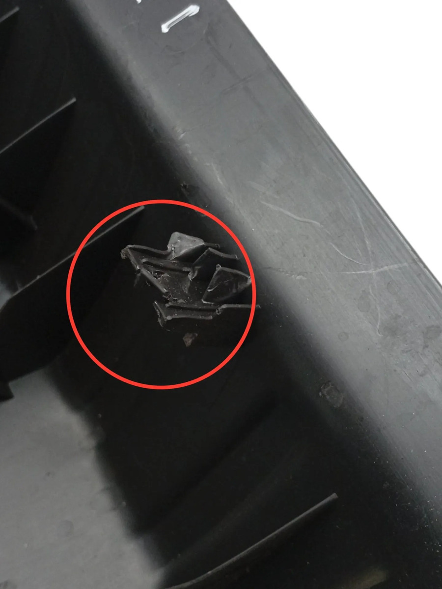 Acabamento Soleira Tampa Traseira Gm Onix 1.0 2020 Detalhe Preto