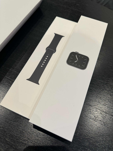 Apple Watch Series 5 Spaces Gray Aluminium Case 40 Mm