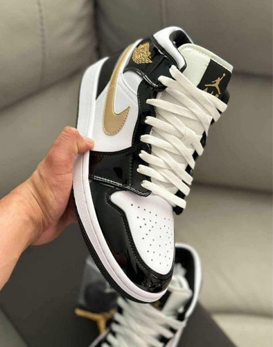 Nike Air Jordan Retro 1 Mid Metallic Gold