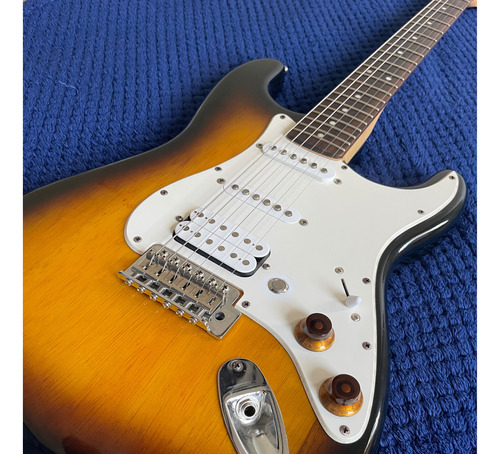 Guitarra Fender Squier Sunburst Herrajes Fender