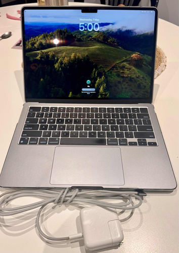 Macbook M2 2022 Batería 99%