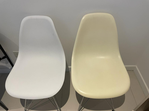  2 Silla Eiffel Eames Con Base Cromada Blanca Usadas