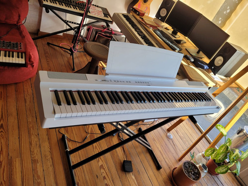 Piano Electrico Digital Yamaha P125aw 88 Teclas Sensitivas 