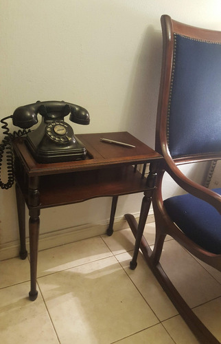 Antigua Mesita Madera Dos Planos Teléfono Vintage Deco Retro