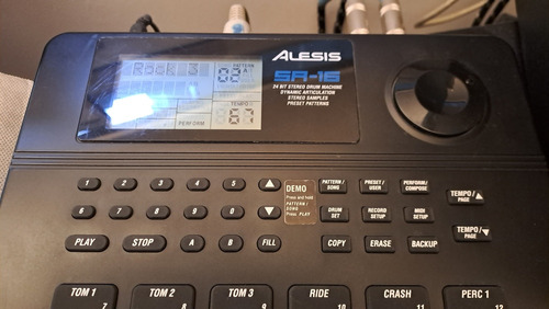 Alesis Sr16 Caja De Ritmos Digital Bateria Electrónica Midi