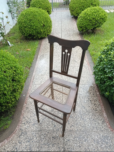 Silla Thonet Con Esterilla Principio Años 1900.