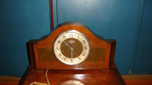 Antiguo Reloj De Madera Maciza Electrico Emeta