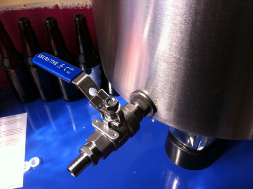 Olla Cervecera C/ Llave 1/2 Capacidad 37.8 L Marca Coldbrake