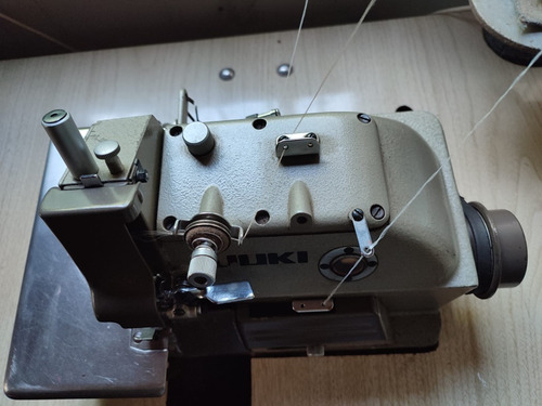 Máquina Overlock Juky Mo352