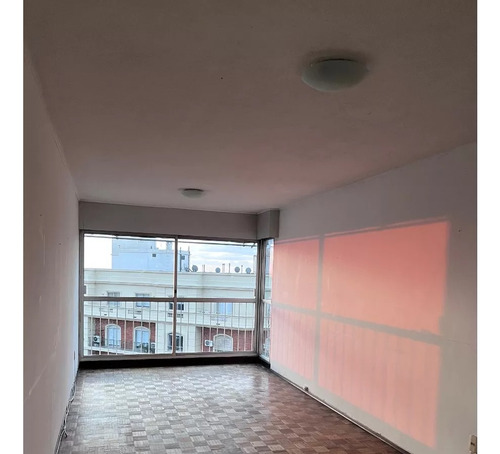 Hermoso Apartamento En Tres Cruces. Av 8 De Octubre Y Bv Artigas. A Mts De Terminal Tres Cruces. Piso 13 Al Frente. - Imagen 3