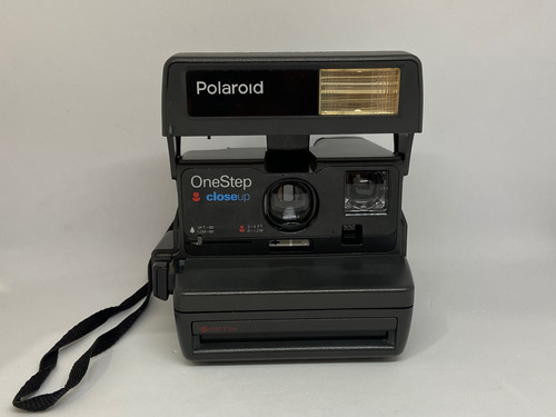 Câmera Instantânea Polaroid Onestep 600 Close-up Preta