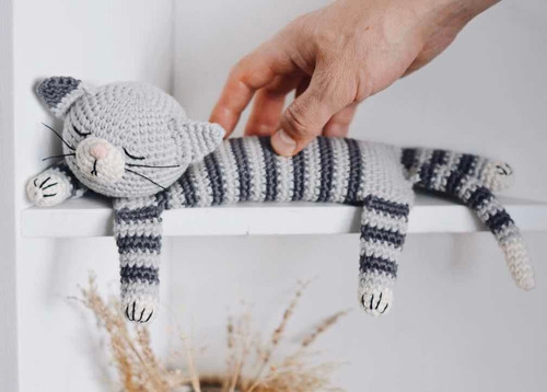 Gato Dormilón - Peluche Tejido - Muñeco De Apego/decoración