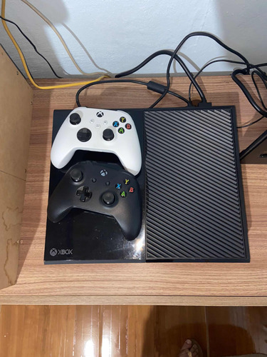 Xbox One 500 Gb + 2 Controles