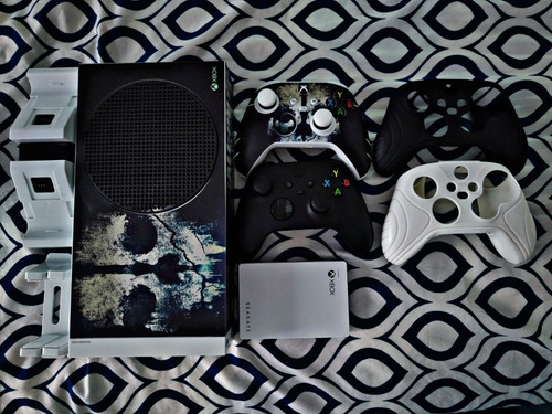 Xbox Series S + Diadema Xbox Bluetooth + Fundas Y Accesorios