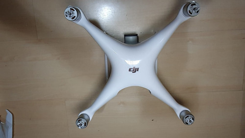 Drone Dji Phantom 4 Pro V2.0 C/ Camera 4k Branco Cor Branco