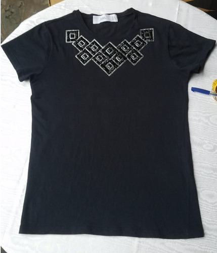 Blusa Remera Fiesta Jersey Negra Aplique Canutillos Talle L