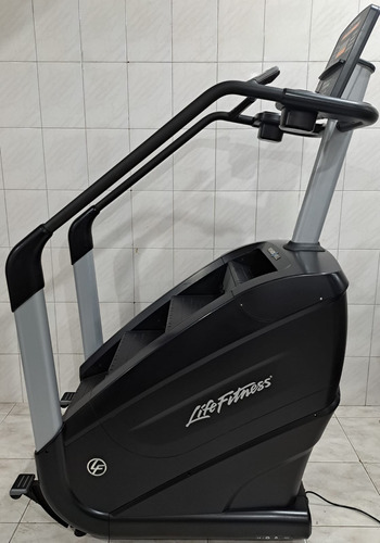 Simulador De Escada Life Fitness Power Mill