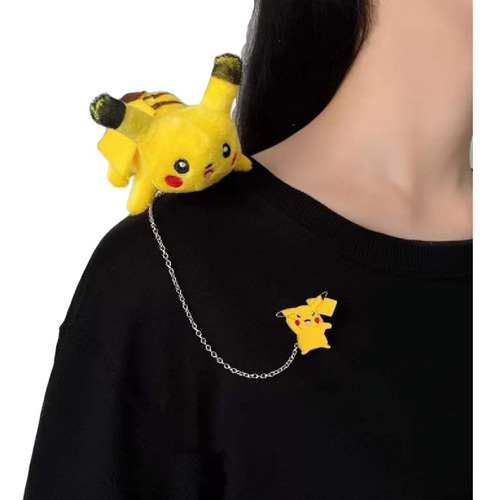 Pin Prendedor Metálico Pokémon Pikachu Peluche Hombro