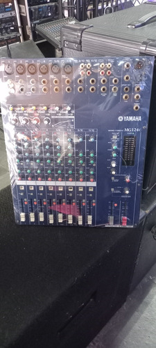 Mixer Yamaha 124c 12x Canais 