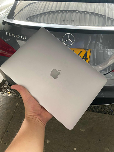 Macbook Pro 13-inch 2020
