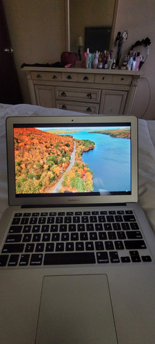 Macbook Air (13-inch, Early 2015)