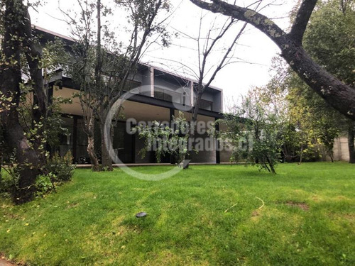 Casa En Venta De 5 Dorm. En Talca