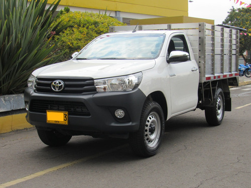 Toyota Hilux 2.7  Estacas