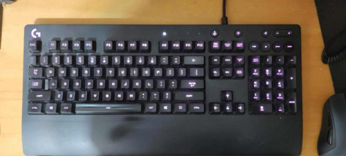 Teclado Logitech G213