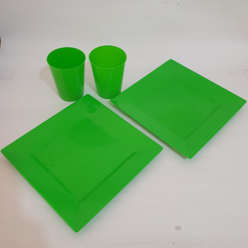 Set: Plato Cuadrado Rigido 20cm + Vaso 9cm Alto . Verde 