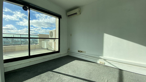 Oficina En Alquiler / Ciudad Vieja - Inmobiliaria Lars