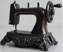 Sacapuntas Antiguo Años 70 Modelo Maquina De Coser Vintage