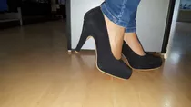 Zapatos Negros De Cuero Gamuzado. ..