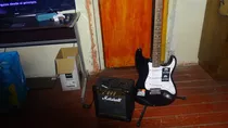 Pack Guitarra Electrica Squier By Fender Bullet + Accesorios