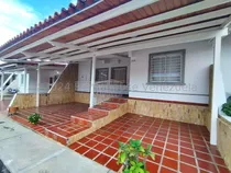 Casa En Venta En Roca Del Valle, Cabudare Zona R E F  2 - 4 - 1 - 7 - 5 - 4 - 6 Mp