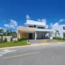 Villa En Venta En Punta Cana Village, 5 Habitaciones, Con Li